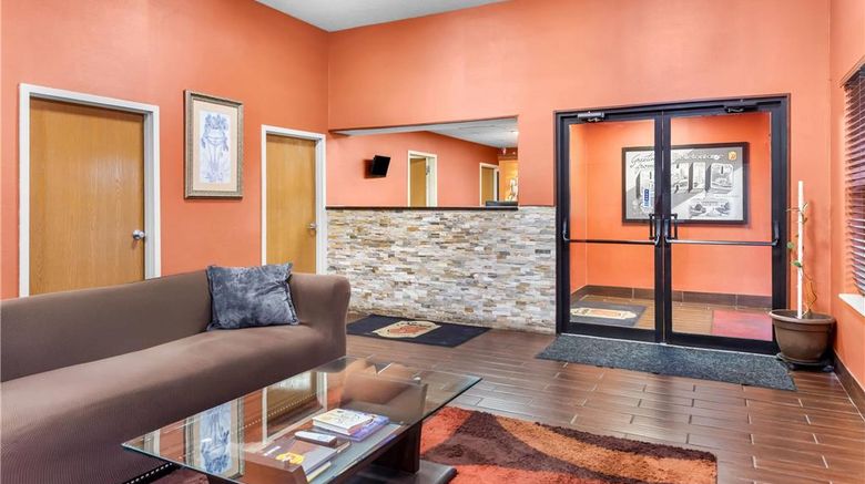 <b>Super 8 Bellefontaine Lobby</b>. Images powered by <a href="https://iceportal.shijigroup.com/" title="IcePortal" target="_blank">IcePortal</a>.