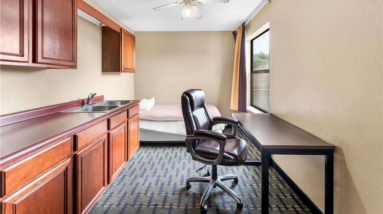<b>Super 8 Bellefontaine Suite</b>. Images powered by <a href="https://iceportal.shijigroup.com/" title="IcePortal" target="_blank">IcePortal</a>.
