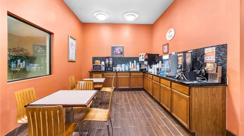 <b>Super 8 Bellefontaine Restaurant</b>. Images powered by <a href="https://iceportal.shijigroup.com/" title="IcePortal" target="_blank">IcePortal</a>.