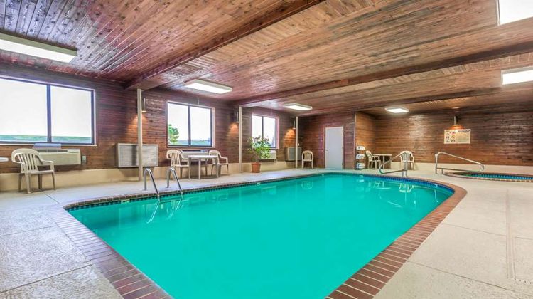 Super 8 Salina I-70 Pool