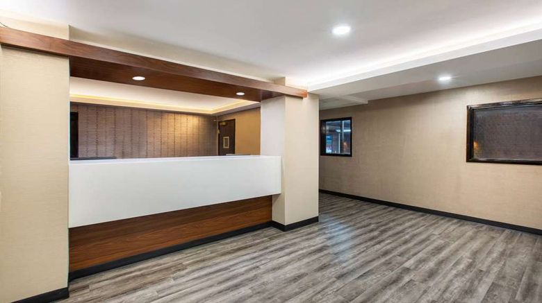 <b>Super 8 Salina I-70 Lobby</b>. Images powered by <a href="https://iceportal.shijigroup.com/" title="IcePortal" target="_blank">IcePortal</a>.