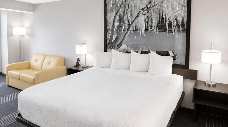 <b>Super 8 Salina I-70 Suite</b>. Images powered by <a href="https://iceportal.shijigroup.com/" title="IcePortal" target="_blank">IcePortal</a>.