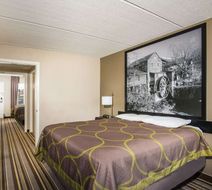 Super 8 Sevierville Room