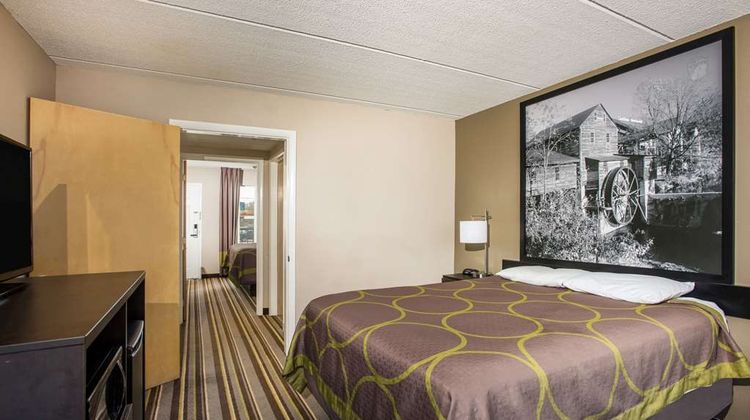 Super 8 Sevierville Room