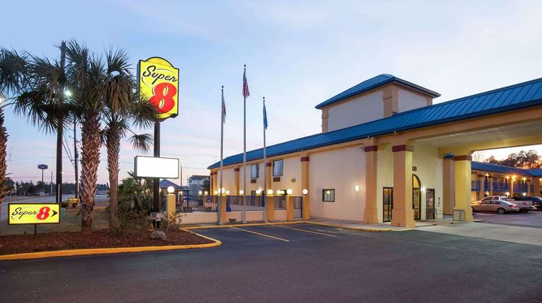<b>Super 8 Hammond Exterior</b>. Images powered by <a href="https://iceportal.shijigroup.com/" title="IcePortal" target="_blank">IcePortal</a>.