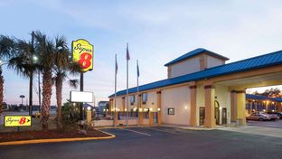 Super 8 Hammond