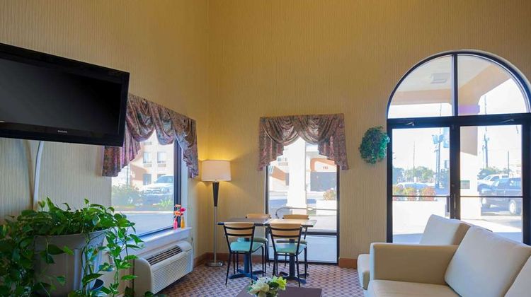 Super 8 Hammond Lobby