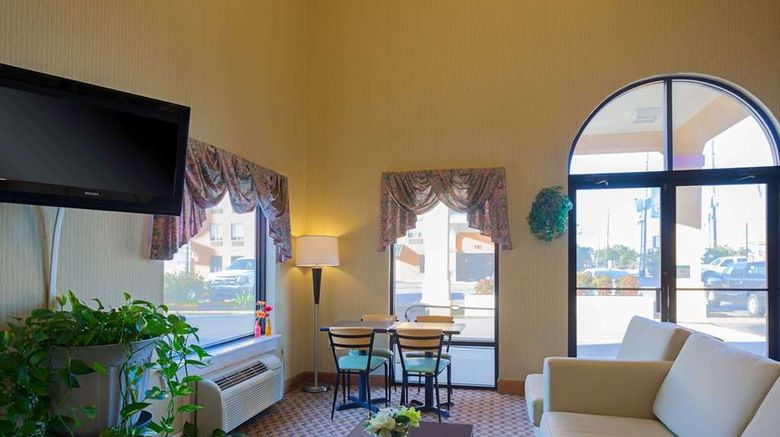 <b>Super 8 Hammond Lobby</b>. Images powered by <a href="https://iceportal.shijigroup.com/" title="IcePortal" target="_blank">IcePortal</a>.