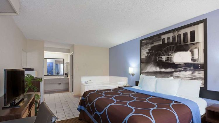 Super 8 Hammond Suite