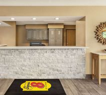 Super 8 Ankeny/Des Moines Area Lobby