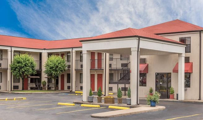 Super 8 Bryant Exterior