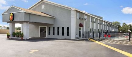 Super 8 Ardmore Exterior