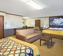 Super 8 New Hampton Room