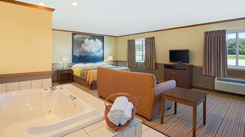 <b>Super 8 New Hampton Room</b>. Images powered by <a href="https://iceportal.shijigroup.com/" title="IcePortal" target="_blank">IcePortal</a>.