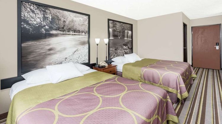 Super 8 Bolivar Room
