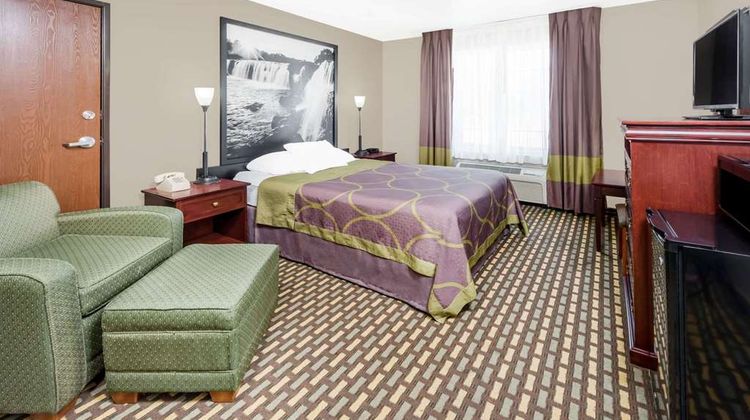 Super 8 Bolivar Room