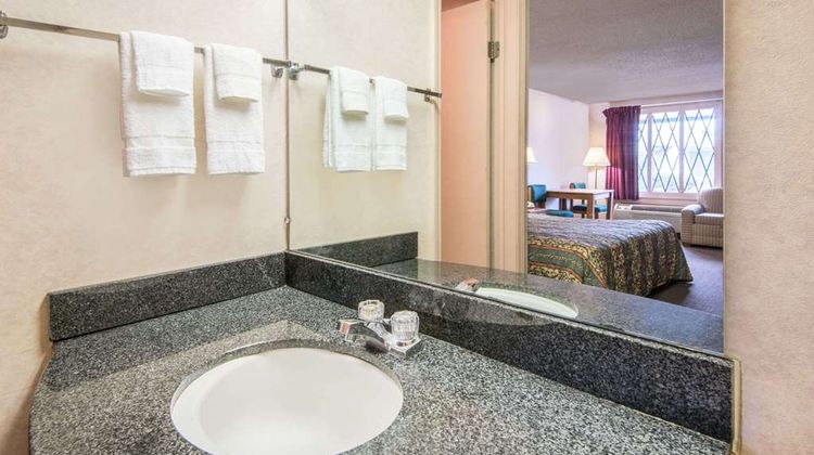 Knights Inn Canton Room