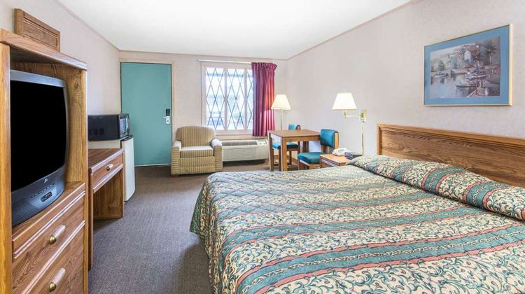 Knights Inn Canton Room