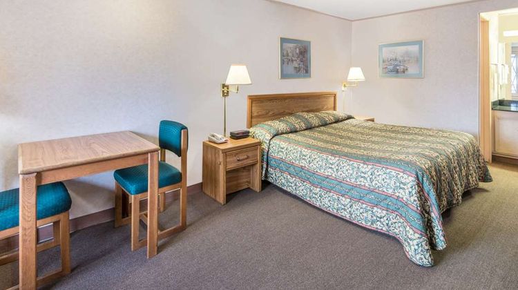 Knights Inn Canton Room