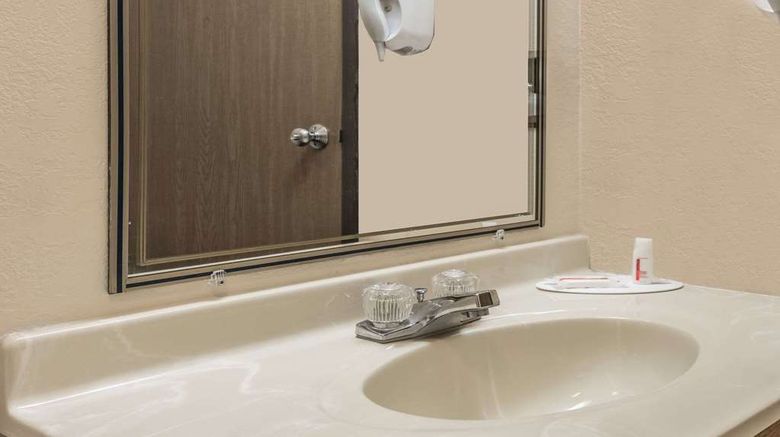 <b>Super 8 Potosi Room</b>. Images powered by <a href="https://iceportal.shijigroup.com/" title="IcePortal" target="_blank">IcePortal</a>.