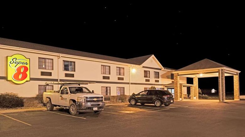 <b>Super 8 Defiance Exterior</b>. Images powered by <a href="https://iceportal.shijigroup.com/" title="IcePortal" target="_blank">IcePortal</a>.