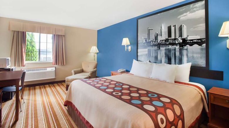 <b>Super 8 Defiance Room</b>. Images powered by <a href="https://iceportal.shijigroup.com/" title="IcePortal" target="_blank">IcePortal</a>.