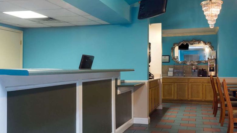 <b>Super 8 Brunswick/South Lobby</b>. Images powered by <a href="https://iceportal.shijigroup.com/" title="IcePortal" target="_blank">IcePortal</a>.