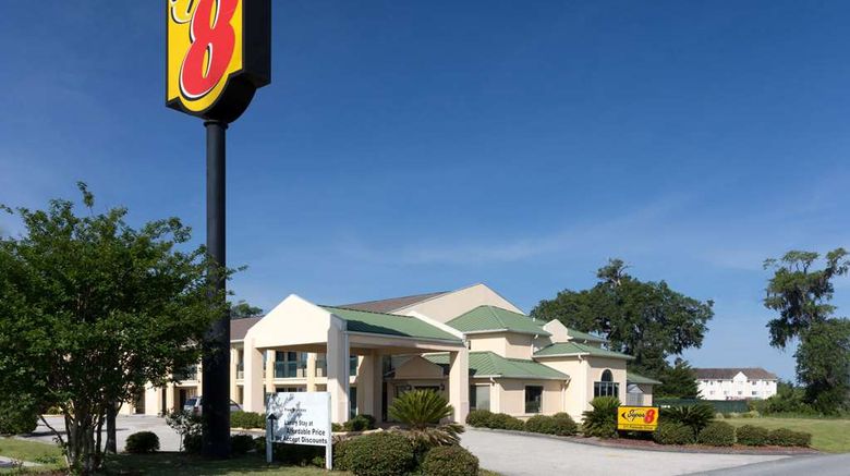 <b>Super 8 Brunswick/South Exterior</b>. Images powered by <a href="https://iceportal.shijigroup.com/" title="IcePortal" target="_blank">IcePortal</a>.