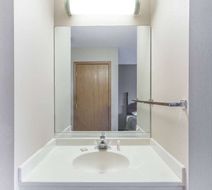 Super 8 Yorkville Room