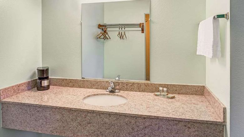 <b>Super 8 Yreka Room</b>. Images powered by <a href="https://iceportal.shijigroup.com/" title="IcePortal" target="_blank">IcePortal</a>.