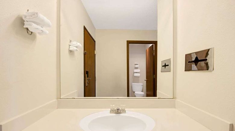 <b>Super 8 Riverside/Kansas City Room</b>. Images powered by <a href="https://iceportal.shijigroup.com/" title="IcePortal" target="_blank">IcePortal</a>.