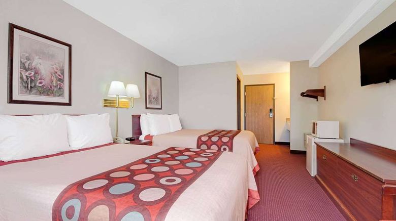 <b>Super 8 Riverside/Kansas City Room</b>. Images powered by <a href="https://iceportal.shijigroup.com/" title="IcePortal" target="_blank">IcePortal</a>.