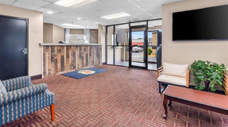 Super 8 Columbia Lobby