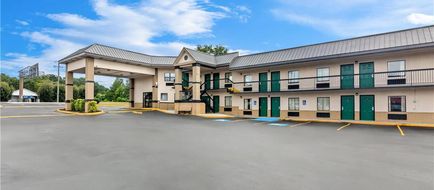 Super 8 Columbia Exterior