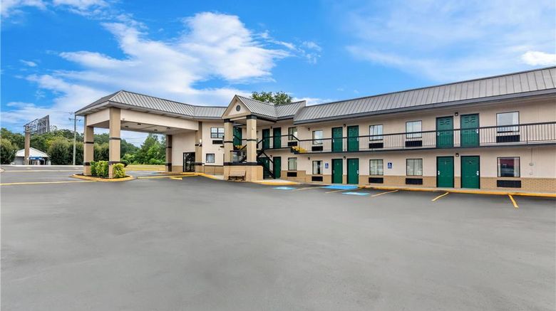 <b>Super 8 Columbia Exterior</b>. Images powered by <a href="https://iceportal.shijigroup.com/" title="IcePortal" target="_blank">IcePortal</a>.