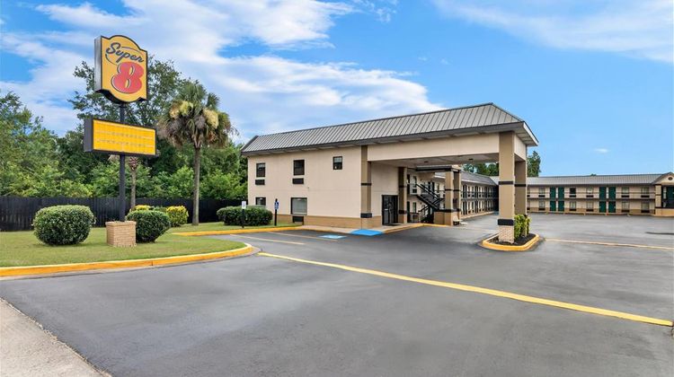 Super 8 Columbia Exterior