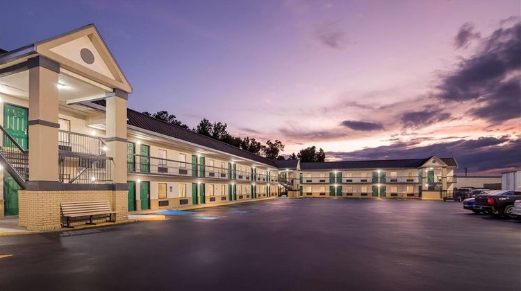 Super 8 Columbia Exterior