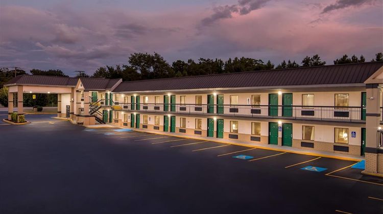 Super 8 Columbia Exterior