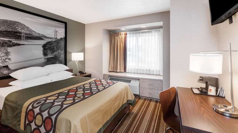 <b>Super 8 Schenectady Room</b>. Images powered by <a href="https://iceportal.shijigroup.com/" title="IcePortal" target="_blank">IcePortal</a>.