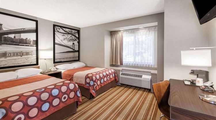 Super 8 Schenectady Room