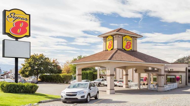 Super 8 Kelowna Exterior