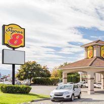 Super 8 Kelowna
