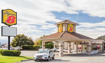 Super 8 Kelowna