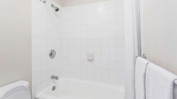 Super 8 Kelowna Room