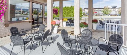 Super 8 Kelowna Exterior