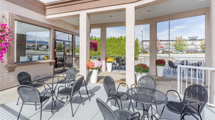 Super 8 Kelowna Exterior