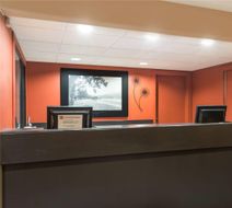 Super 8 Kelowna Lobby