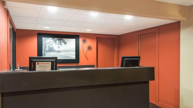 Super 8 Kelowna Lobby