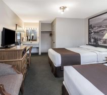 Super 8 Kelowna Room
