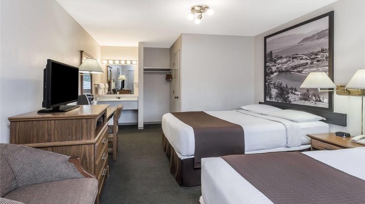 Super 8 Kelowna Room